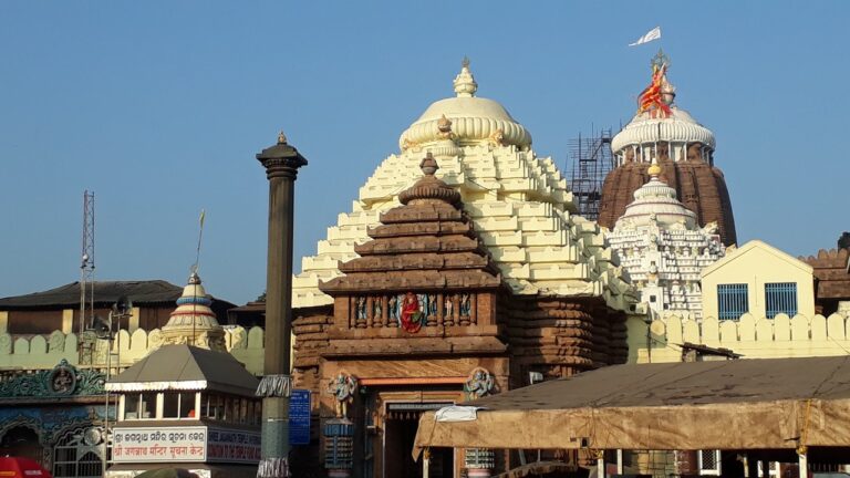 Top 10 Famous Temples to Visit in India